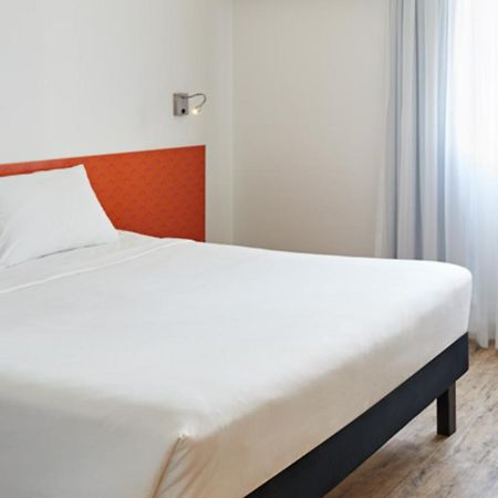 ホテル Ibis Styles Balneario Camboriu - 1 Quadra Do Mar エクステリア 写真
