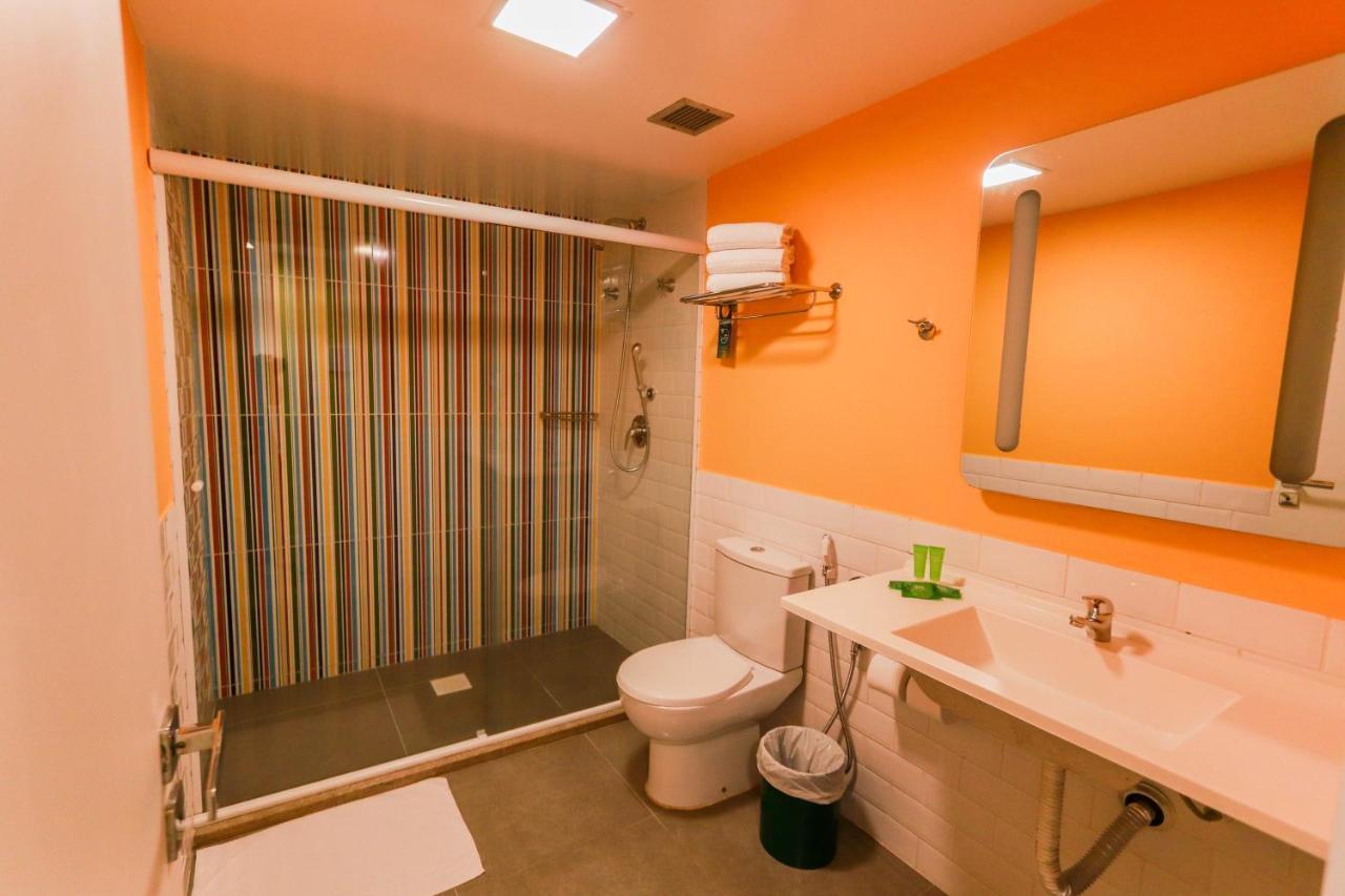 ホテル Ibis Styles Balneario Camboriu - 1 Quadra Do Mar エクステリア 写真