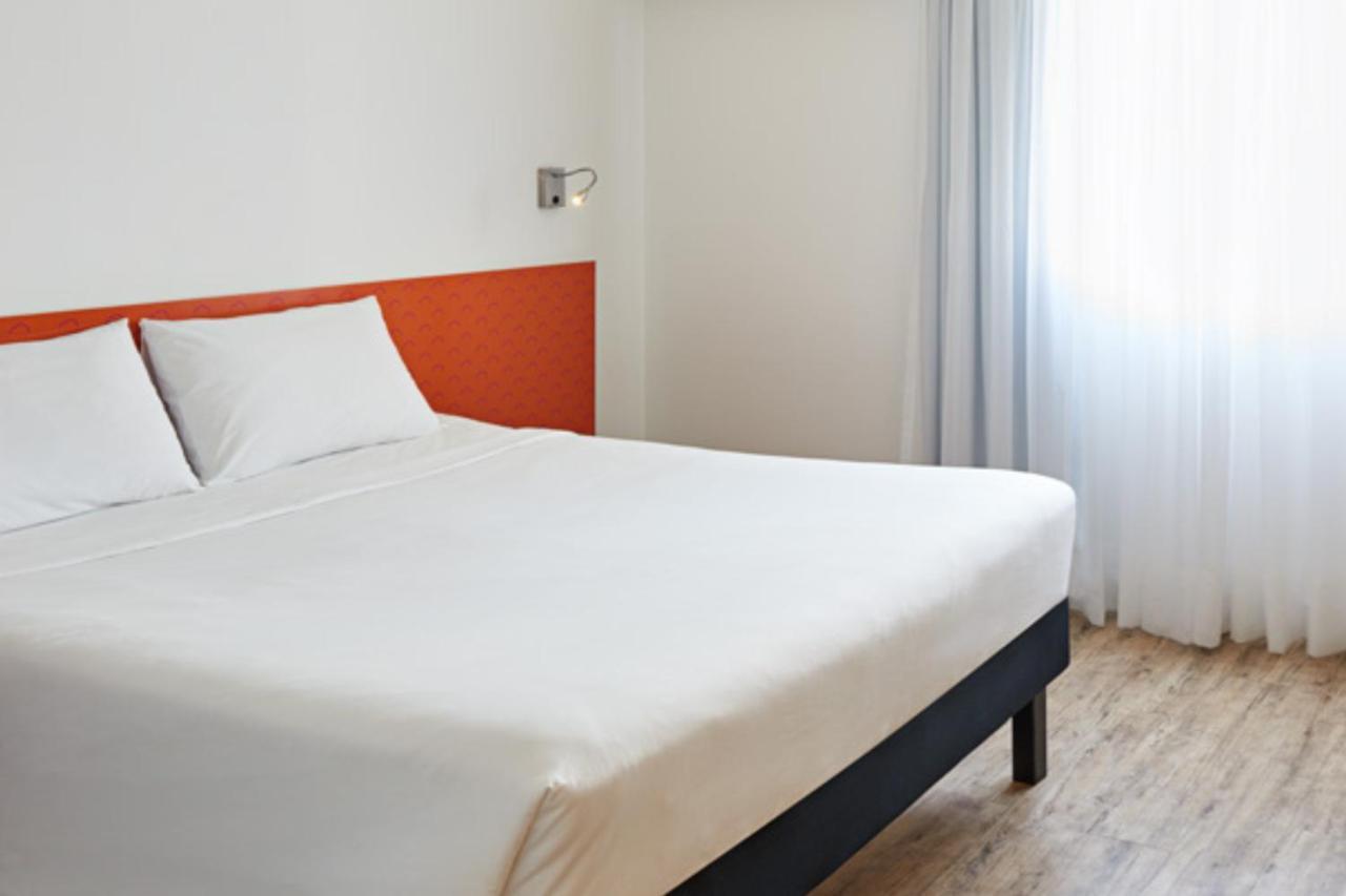 ホテル Ibis Styles Balneario Camboriu - 1 Quadra Do Mar エクステリア 写真