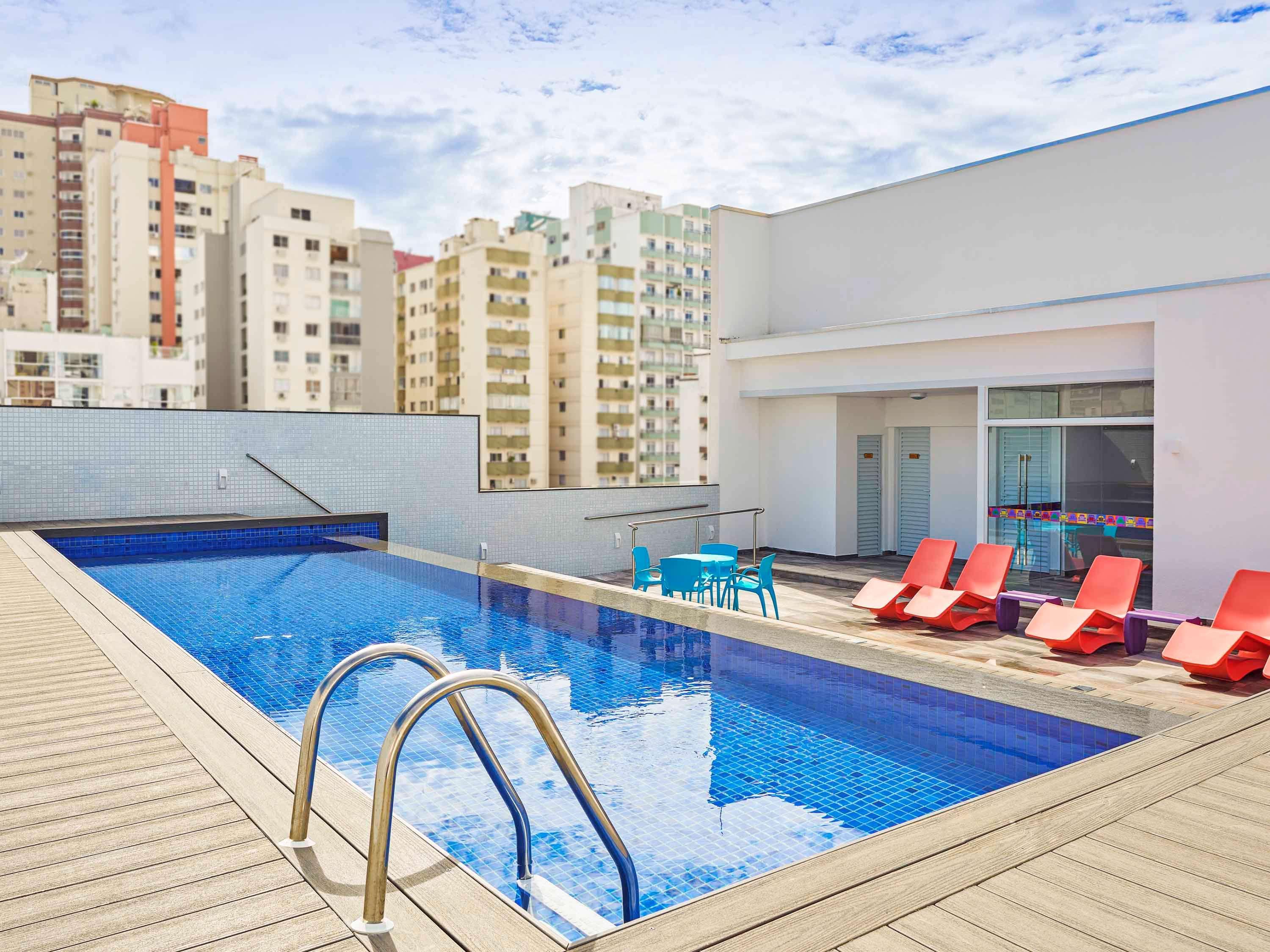 ホテル Ibis Styles Balneario Camboriu - 1 Quadra Do Mar エクステリア 写真