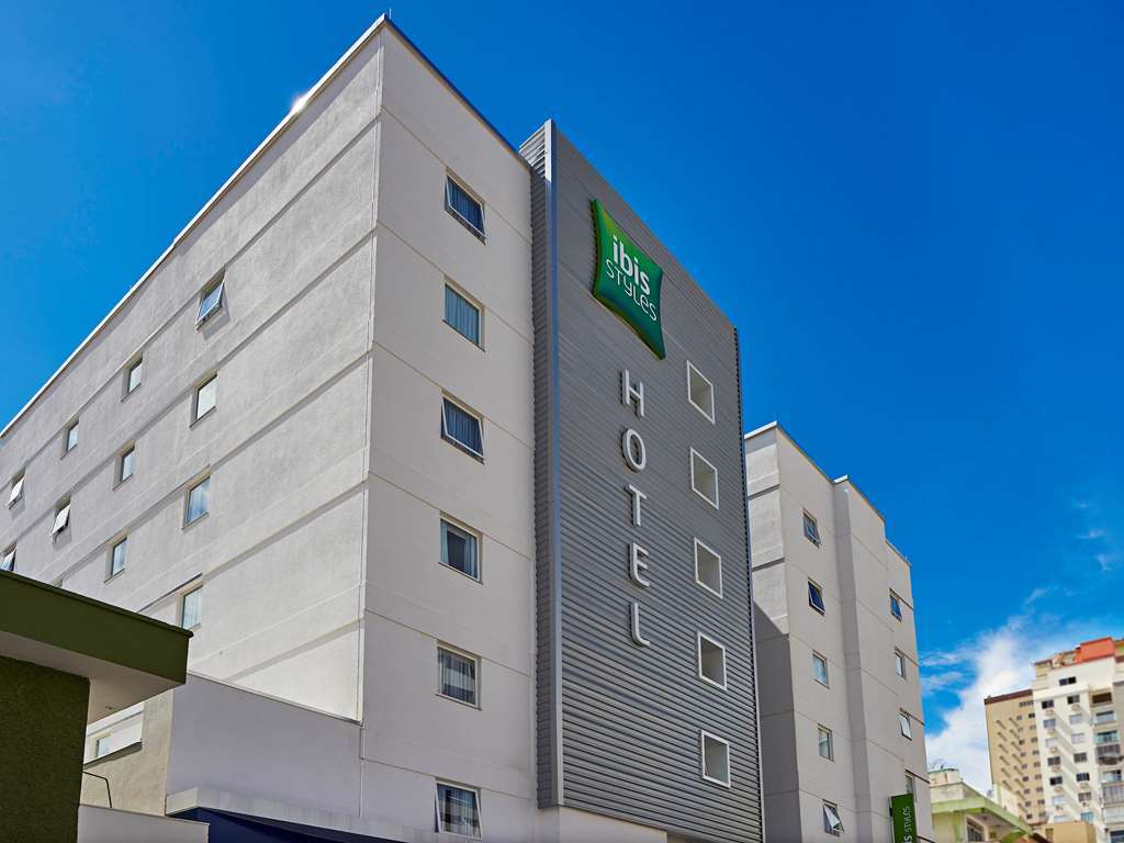 ホテル Ibis Styles Balneario Camboriu - 1 Quadra Do Mar エクステリア 写真